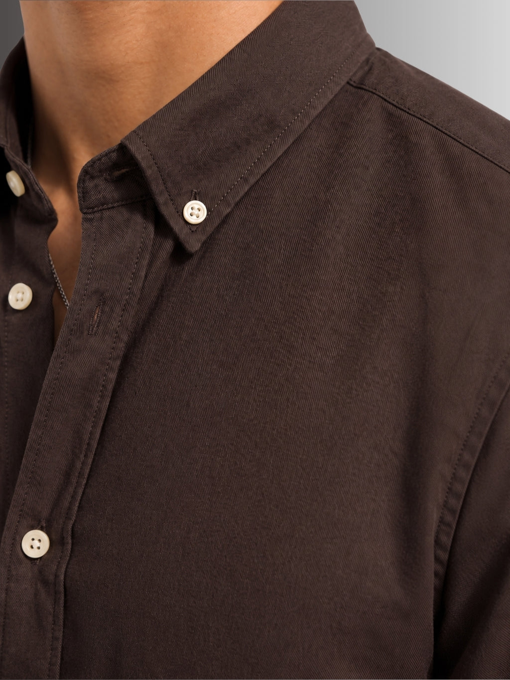 Model wearing Brown 100% Cotton Twill peach regular fit casual shirt for men from Cauzeway
